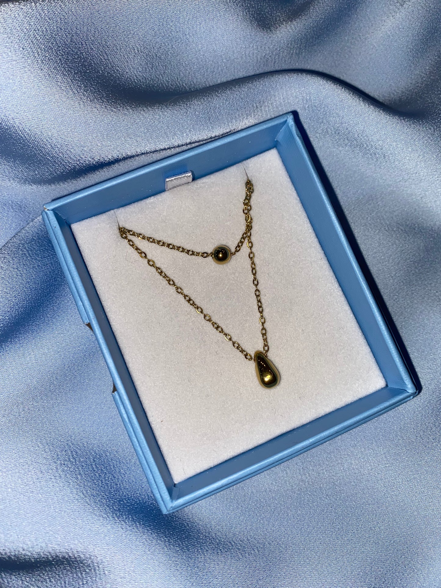 Gold water drop necklace