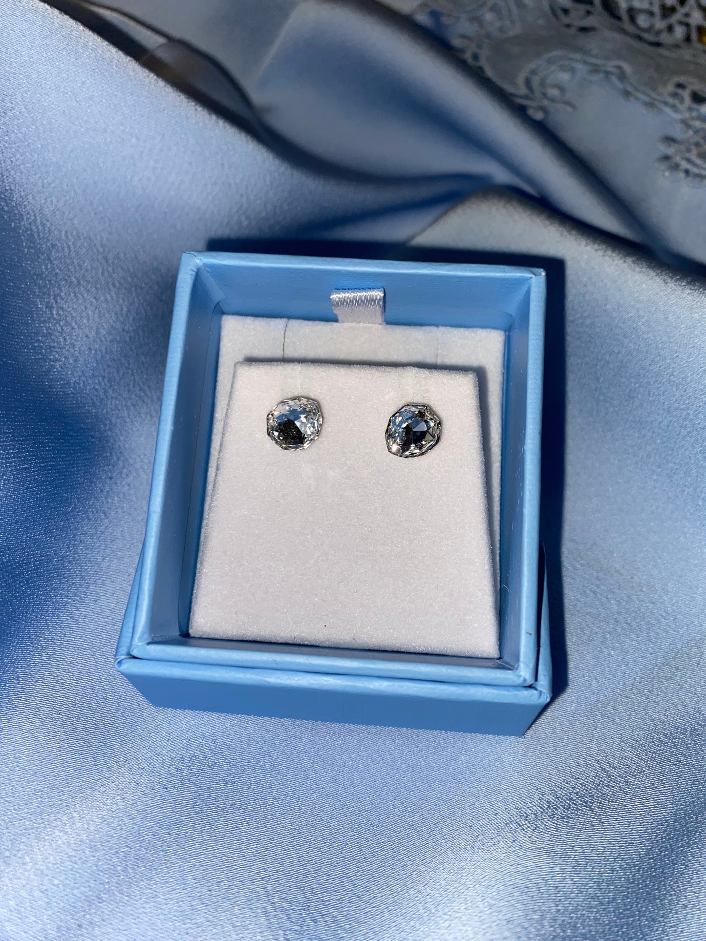 Majestic crystal studs