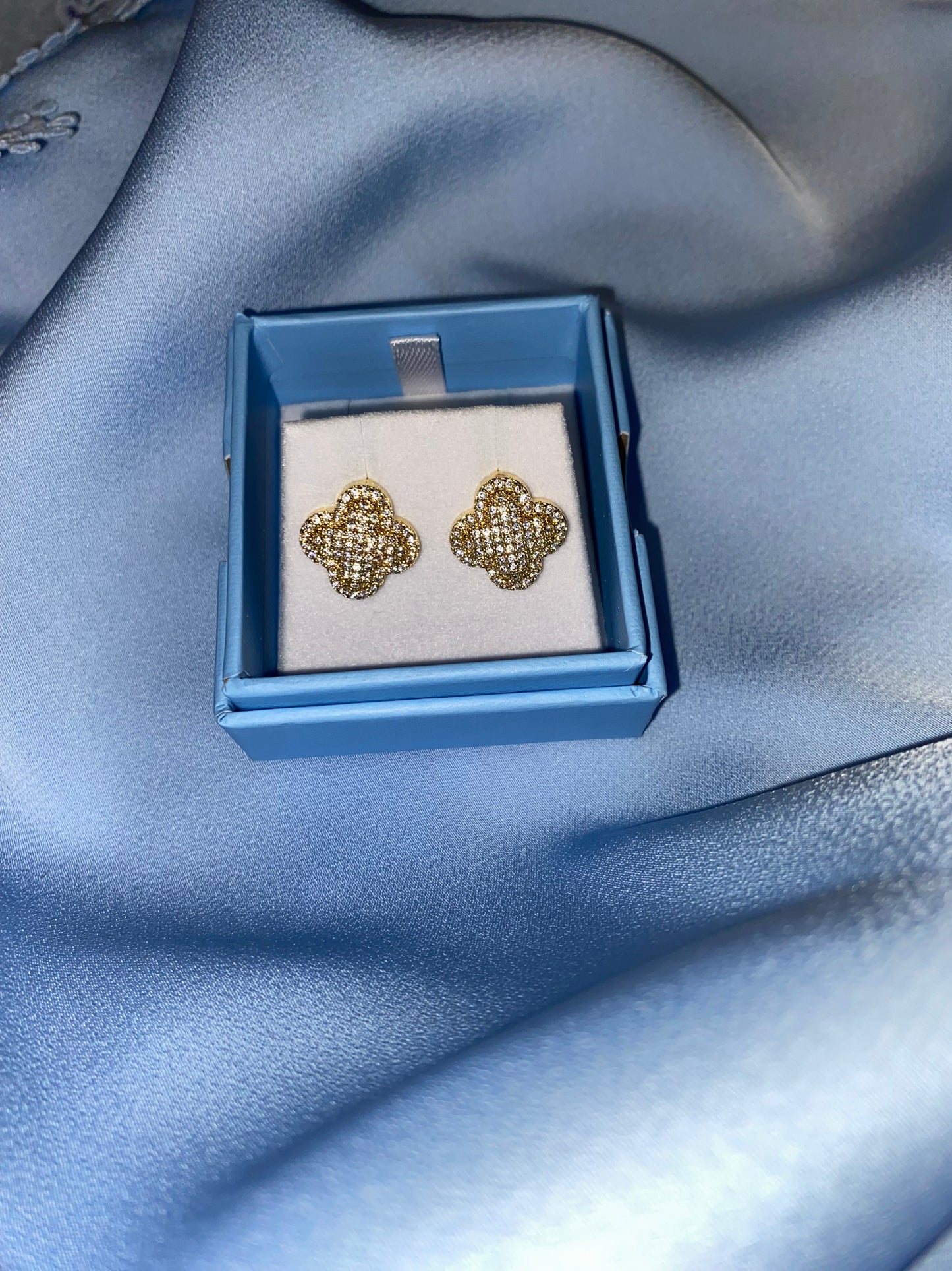 Glitter gold clover studs