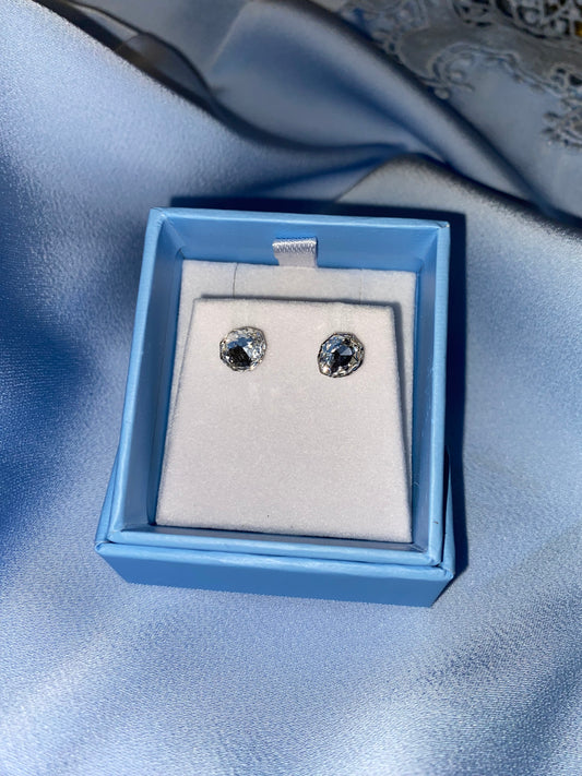 Majestic crystal studs